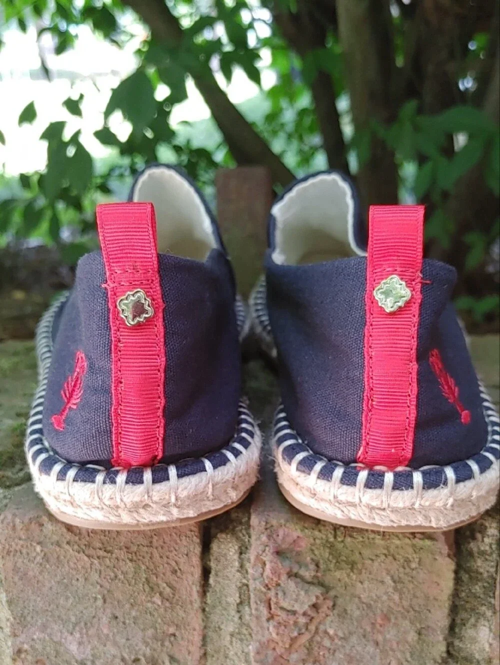 Crown & Ivy Skylar Red Lobster Embroidery Size 8 (1069)